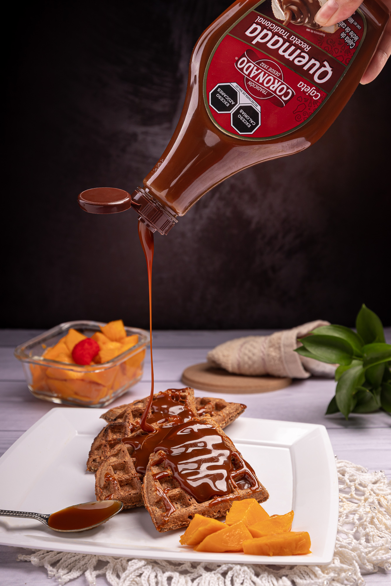 waffles con cajeta fotografia comercial creativa de producto y comida diana lissett