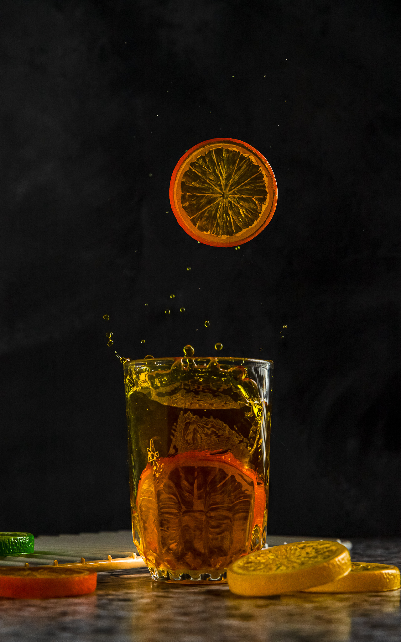 jugo naranja en splash fotografia creativa de producto diana lissett