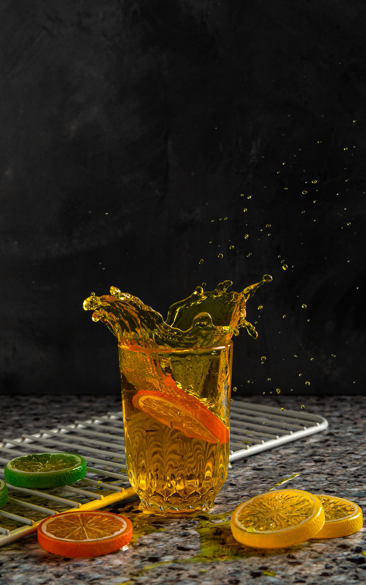jugo naranja en splash fotografia creativa de producto diana lissett