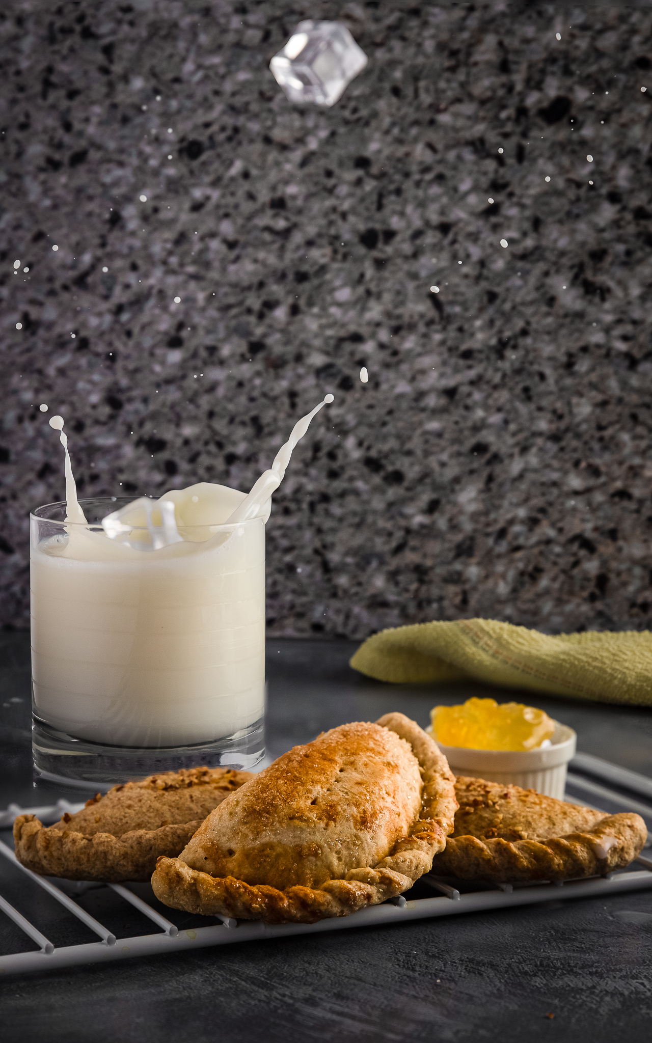 empanadas con leche en splash gastronomia fotografia creativa de comida diana lissett